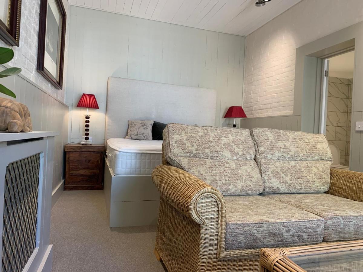 Cedar House Boutique B&B Burton  ภายนอก รูปภาพ